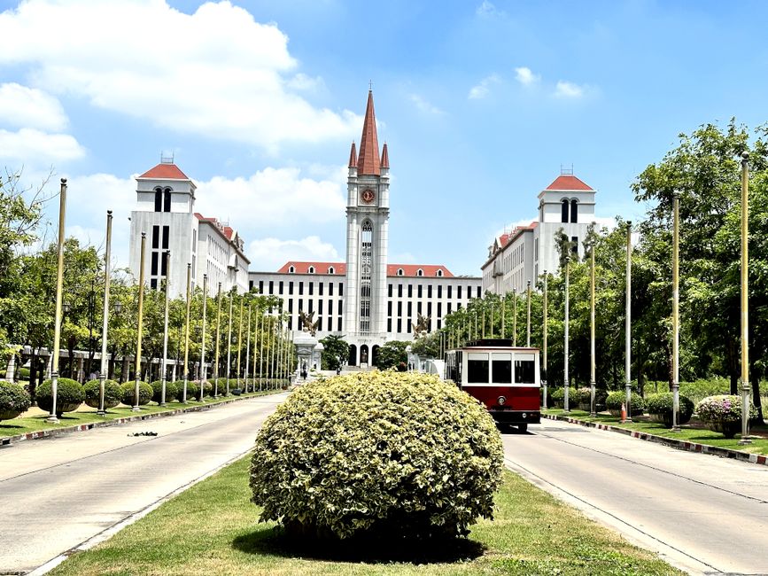 Leuphana Hauptgebäude Universitätsallee